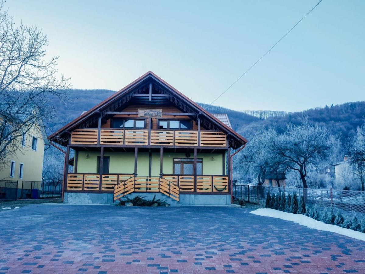 Villa Med'Ok Vyzhnytsya Exterior photo